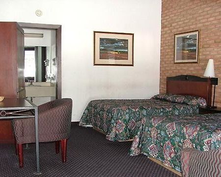 Rodeway Inn Cadillac Room photo