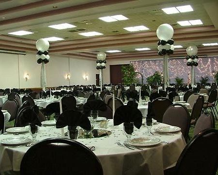 Rodeway Inn Cadillac Restaurant photo